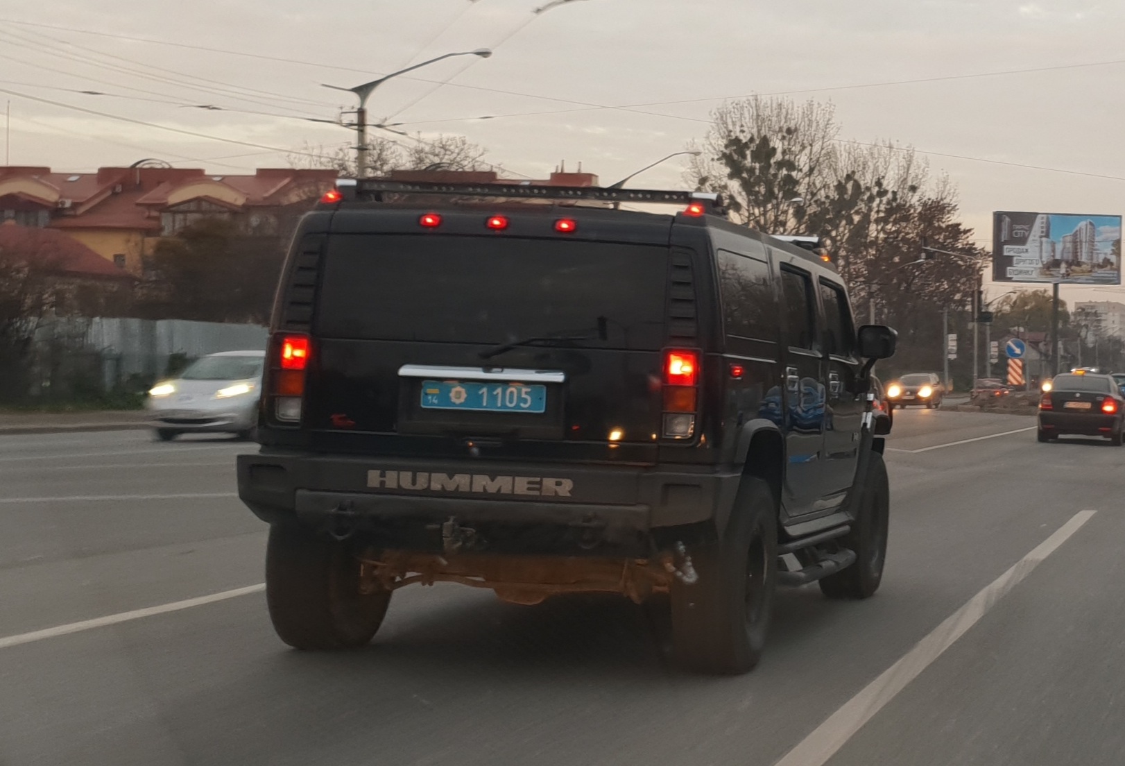 Полицейский Hummer в Украине вызвал резонанс в соцсетях