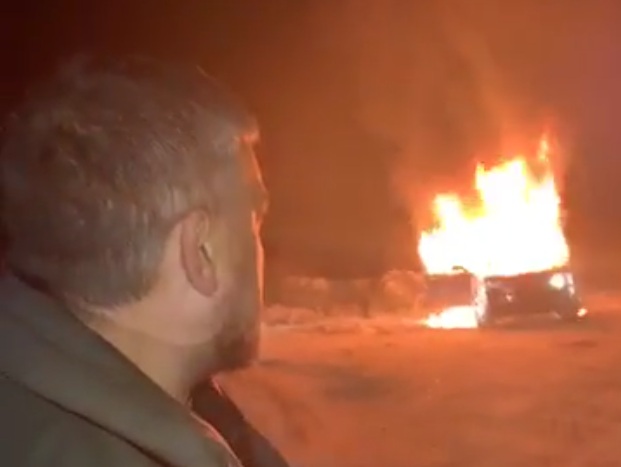 Украинский активист сжег свой Range Rover в знак протеста