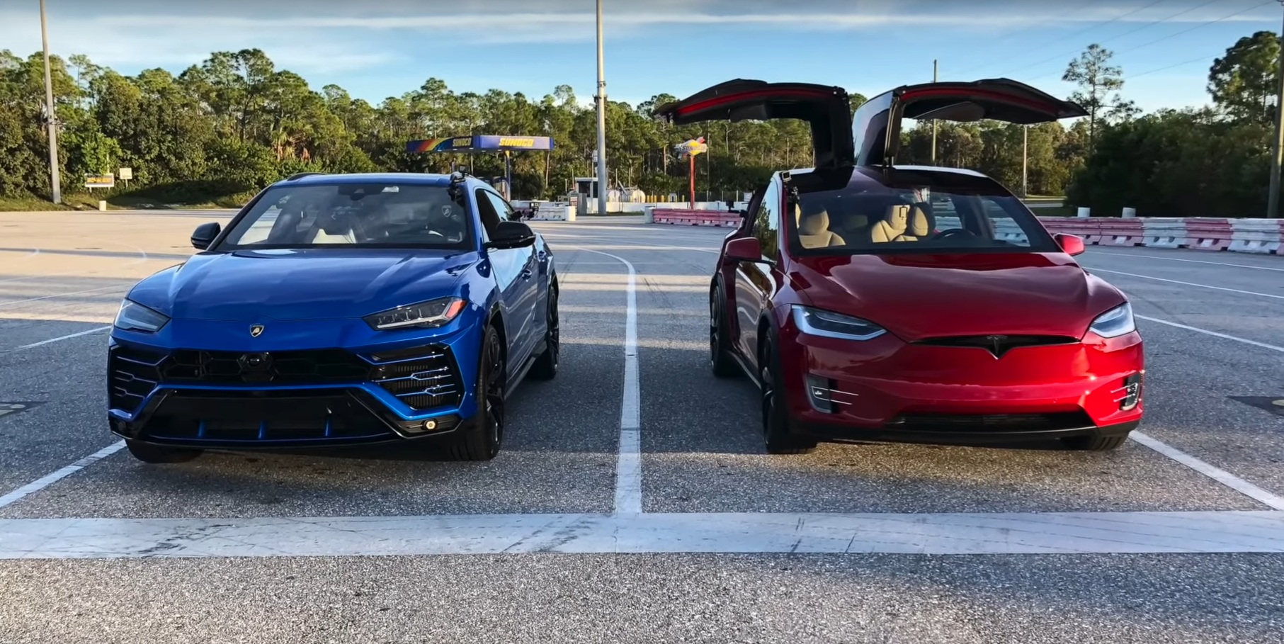 Драгрейсинг Lamborghini Urus и Tesla Model X с неожиданным финалом