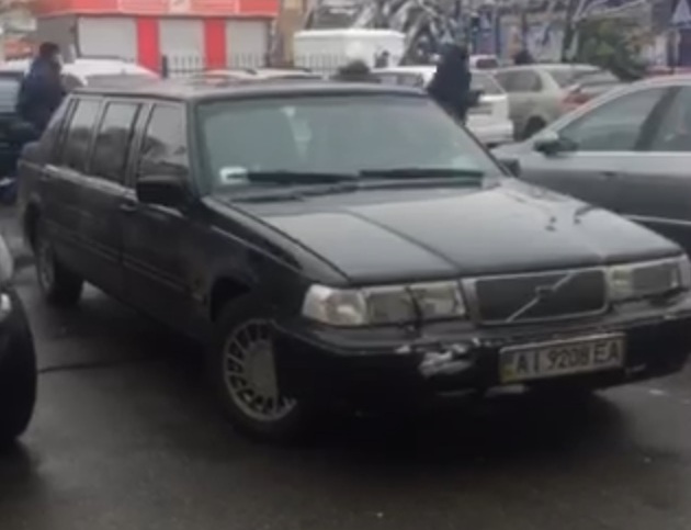 Редчайший лимузин Volvo в Украине задействовали для грузоперевозок на рынке