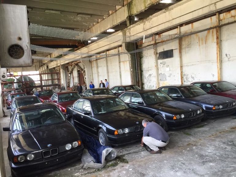 Абсолютно новые BMW 5 E34 нашли на заброшенном складе