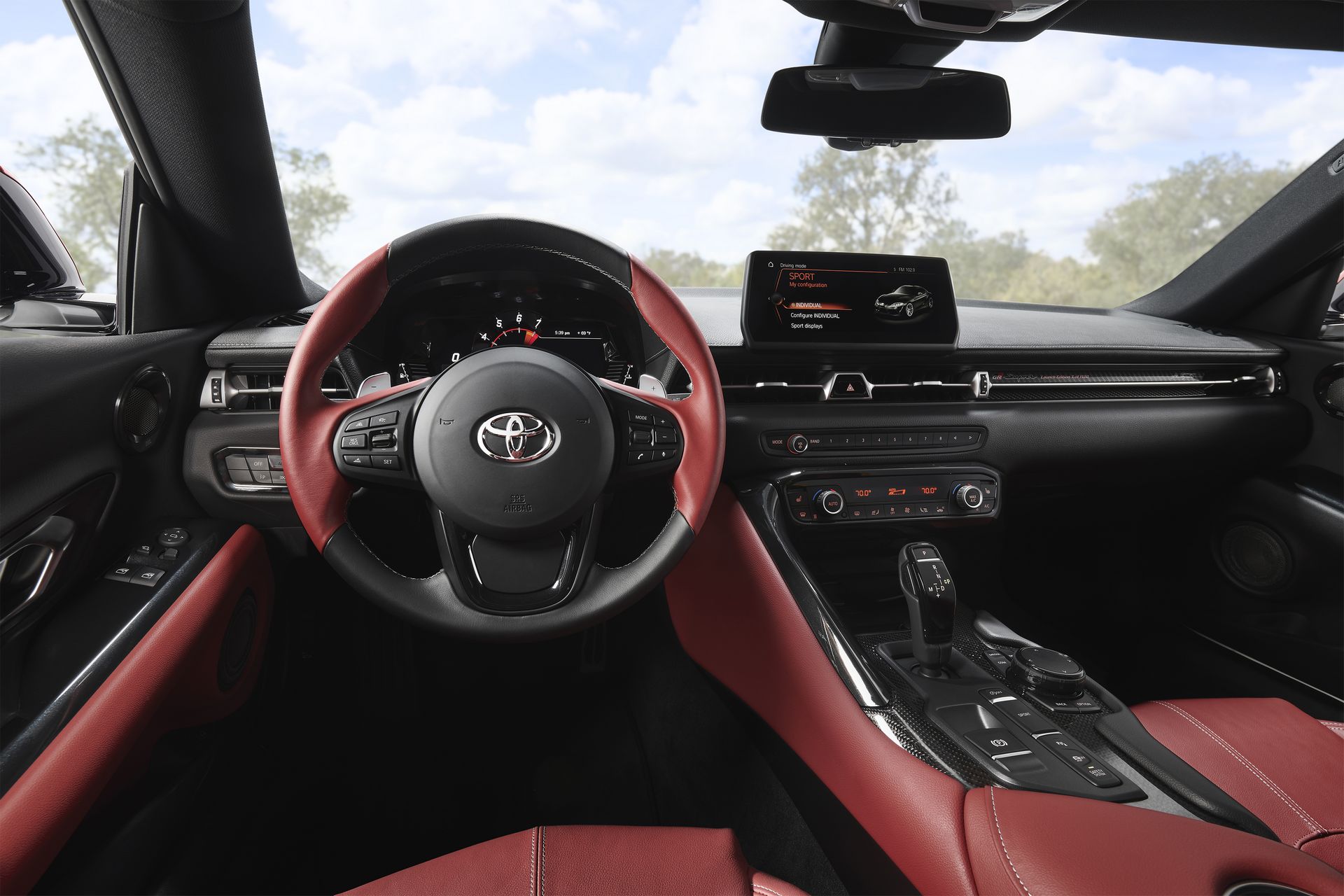 Первая Toyota Supra 2020 продана за 2 миллиона долларов