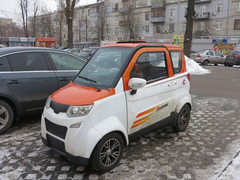 В Украине поступил в продажу электрокар по цене скутера