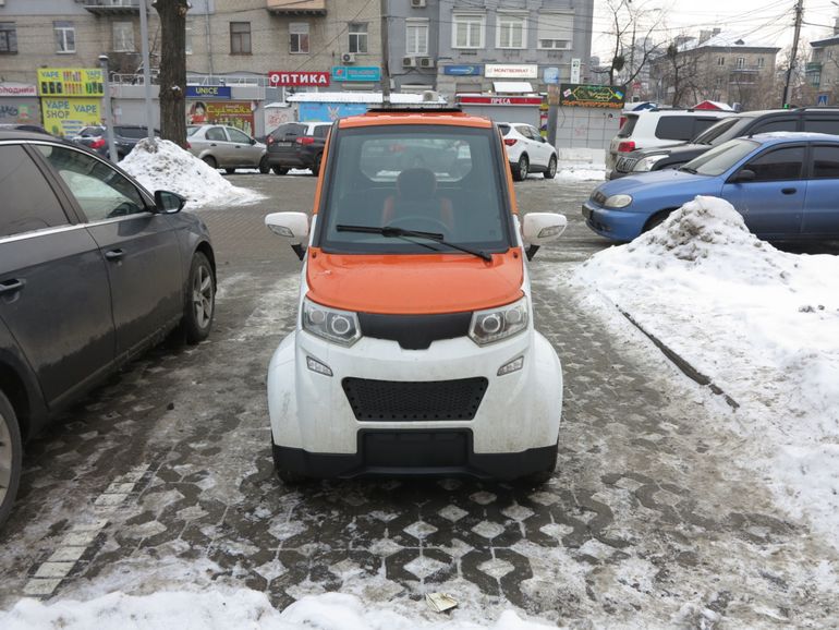 В Україні надійшов у продаж електрокар за ціною скутера