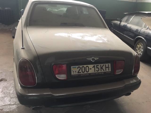 В Украине продают арестованный Bentley по цене Дастера
