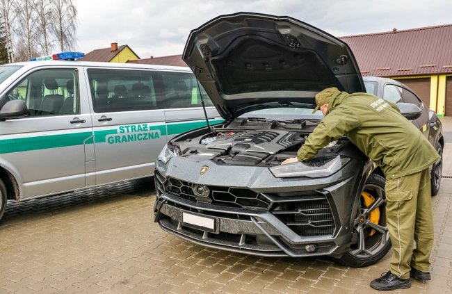 На украинской границе задержали угнанный кроссовер Lamborghini Urus