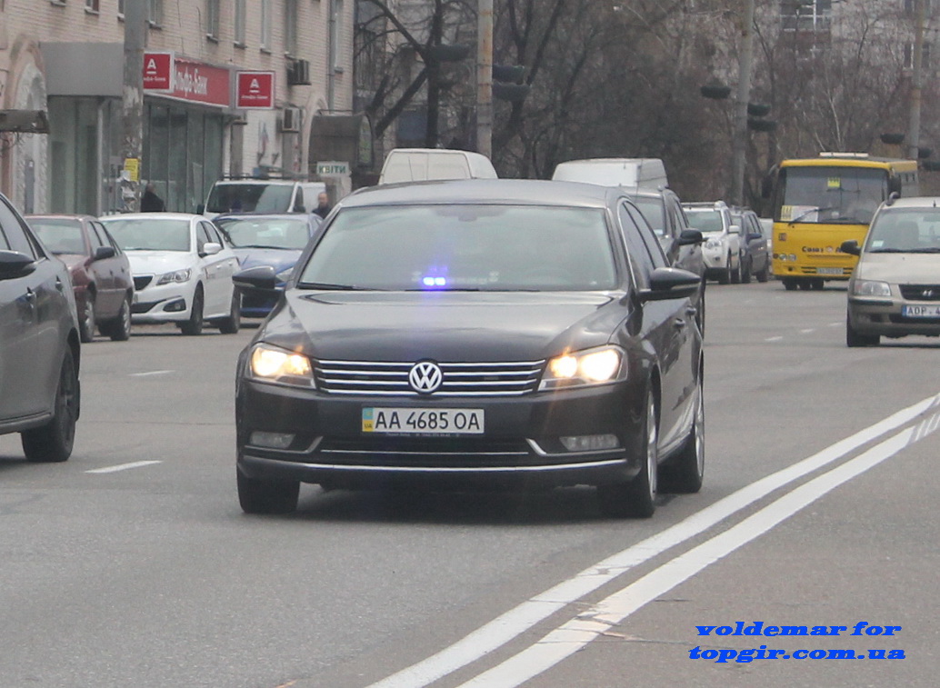 Кто и как охраняет кортеж президента Украины и какие авто в его составе