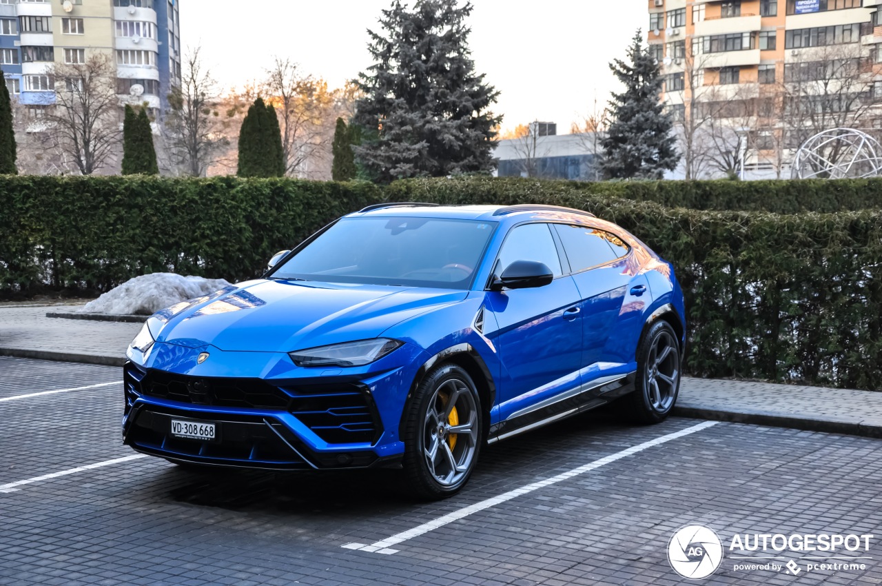 Lamborghini Urus 2019 синий