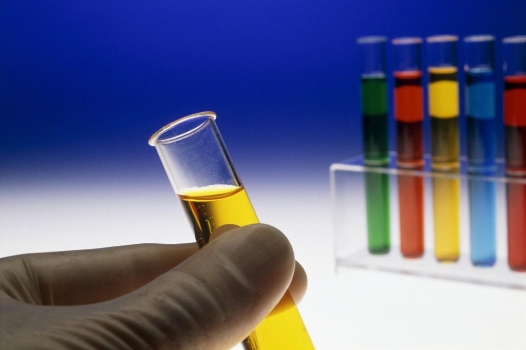 Стоит ли заправлять топливо с присадками или заливать присадки в ...