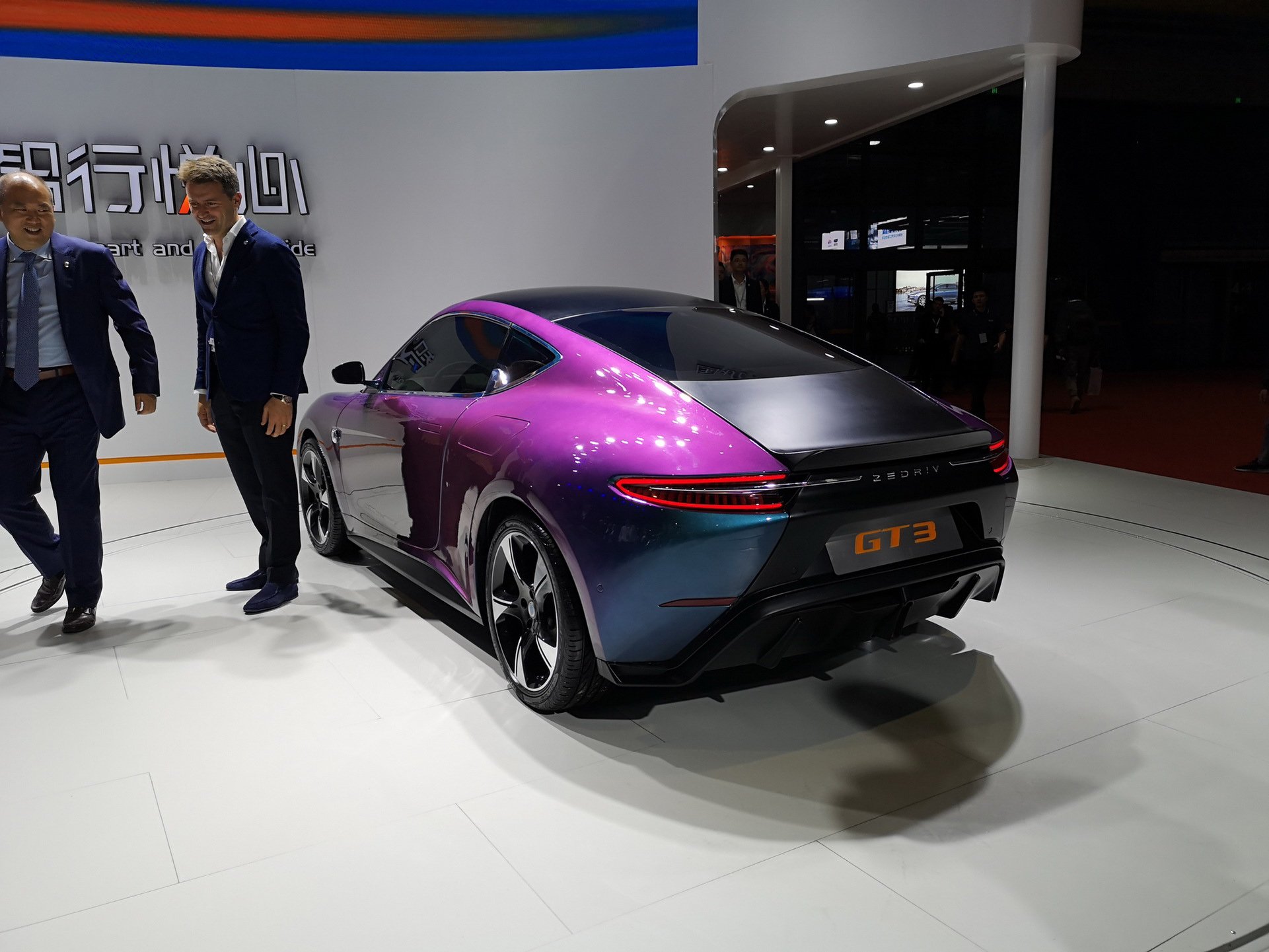 Китайцы представили электрический клон Porsche 911