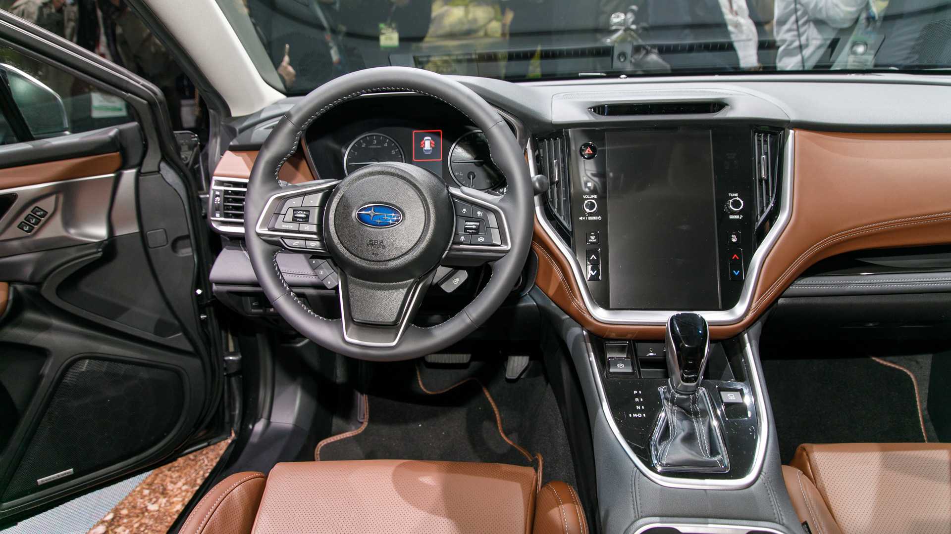 Живые фото и все подробности нового Subaru Outback 2020