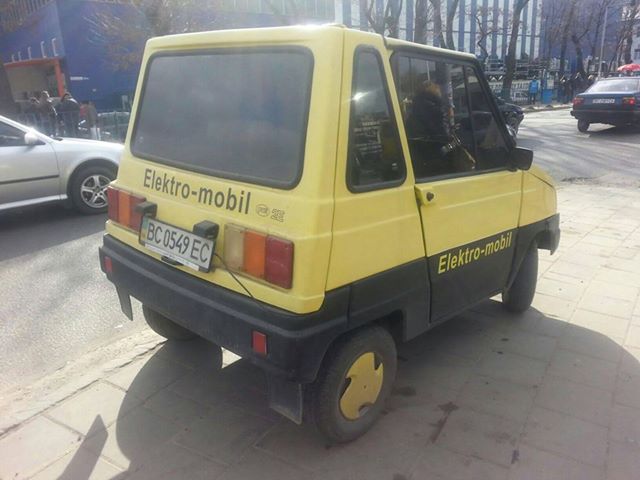 В Украине засняли редчайший ретро-электромобиль с деталями от Икаруса