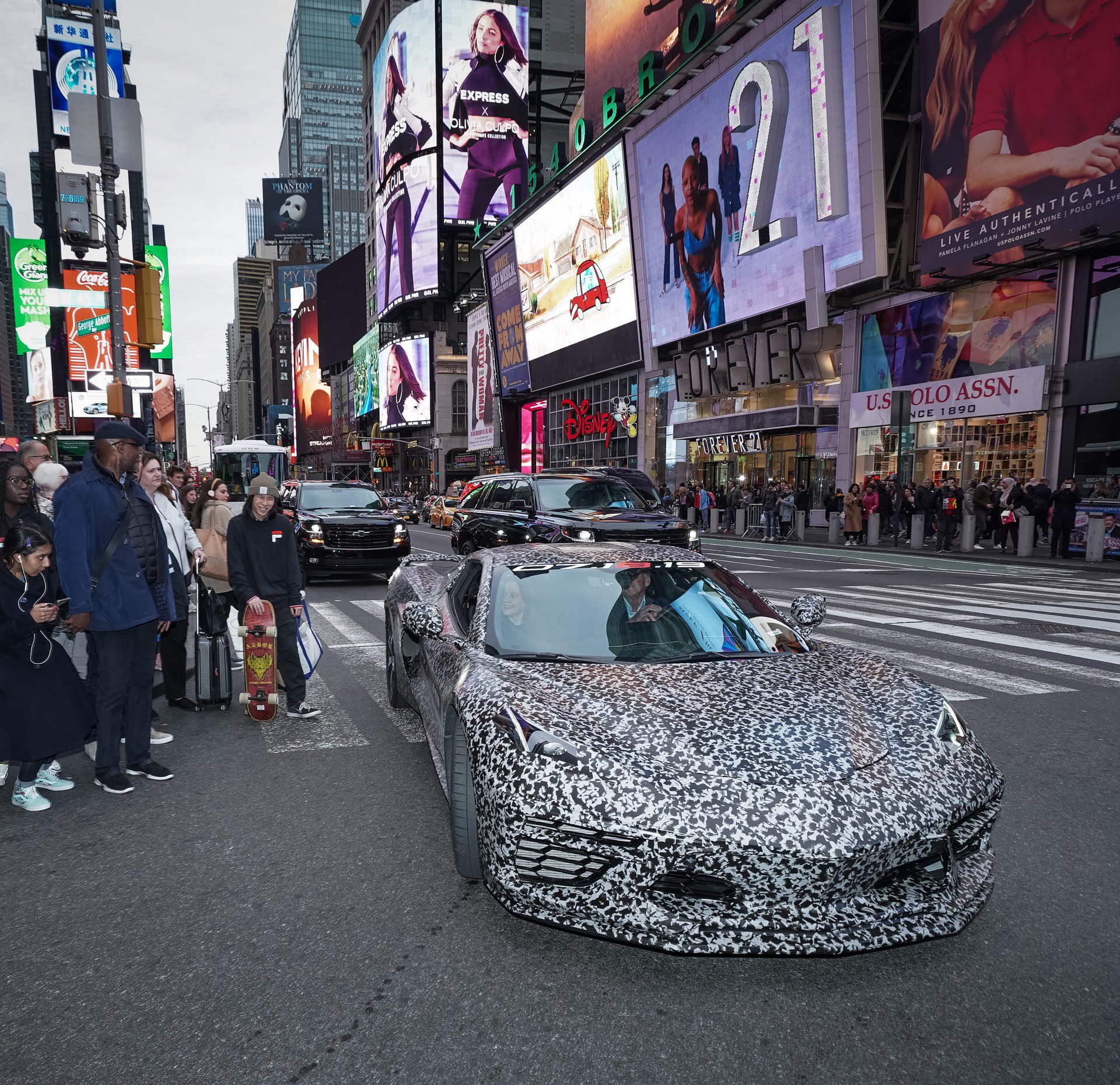 Революционный Chevrolet Corvette 2020 впервые засветился на фото