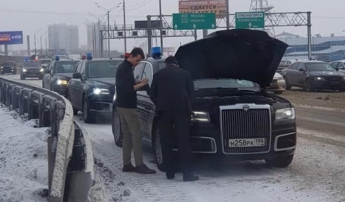 В сети обсуждают сломавшийся лимузин Путина