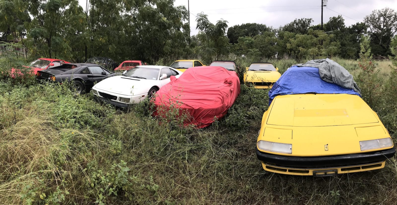 В Сеть попали фото заброшенных суперкаров Ferrari