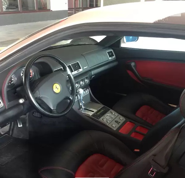 В Украине продают редкий спорткар Ferrari по цене новой Кемри