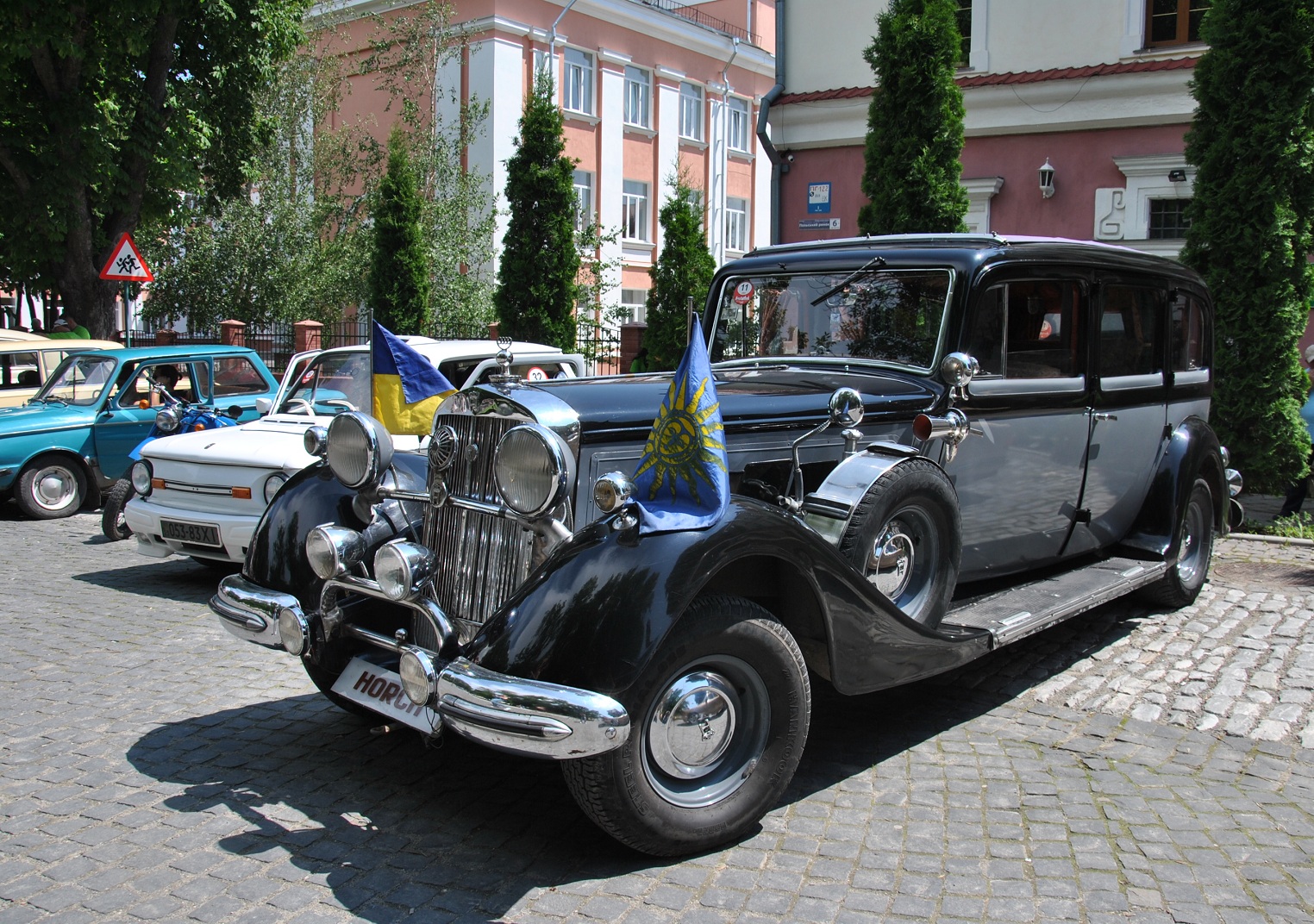 В Украине засветился редчайший довоенный немецкий лимузин