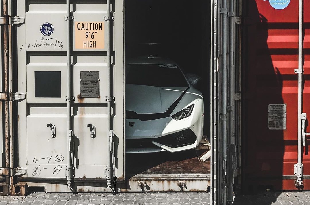 В одесском порту заметили новейший спорткар Lamborghini