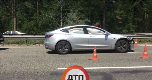 В Украине разбили первый электромобиль Tesla Model 3