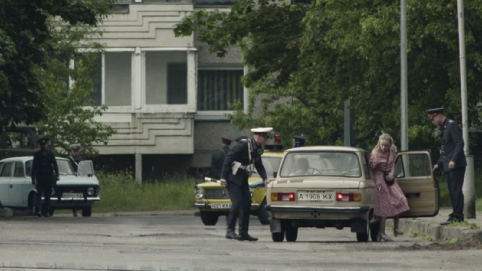 Какие автомобили можно встретить в сериале «Чернобыль»