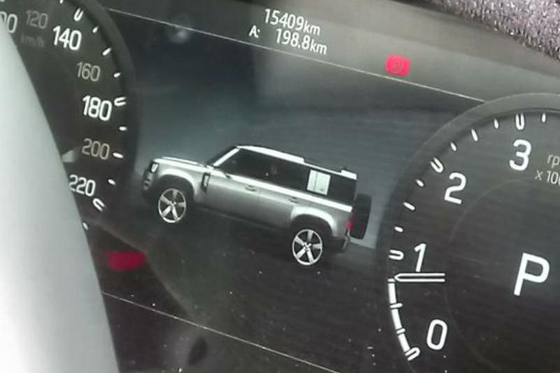 Новый Land Rover Defender рассекречен на шпионских фото