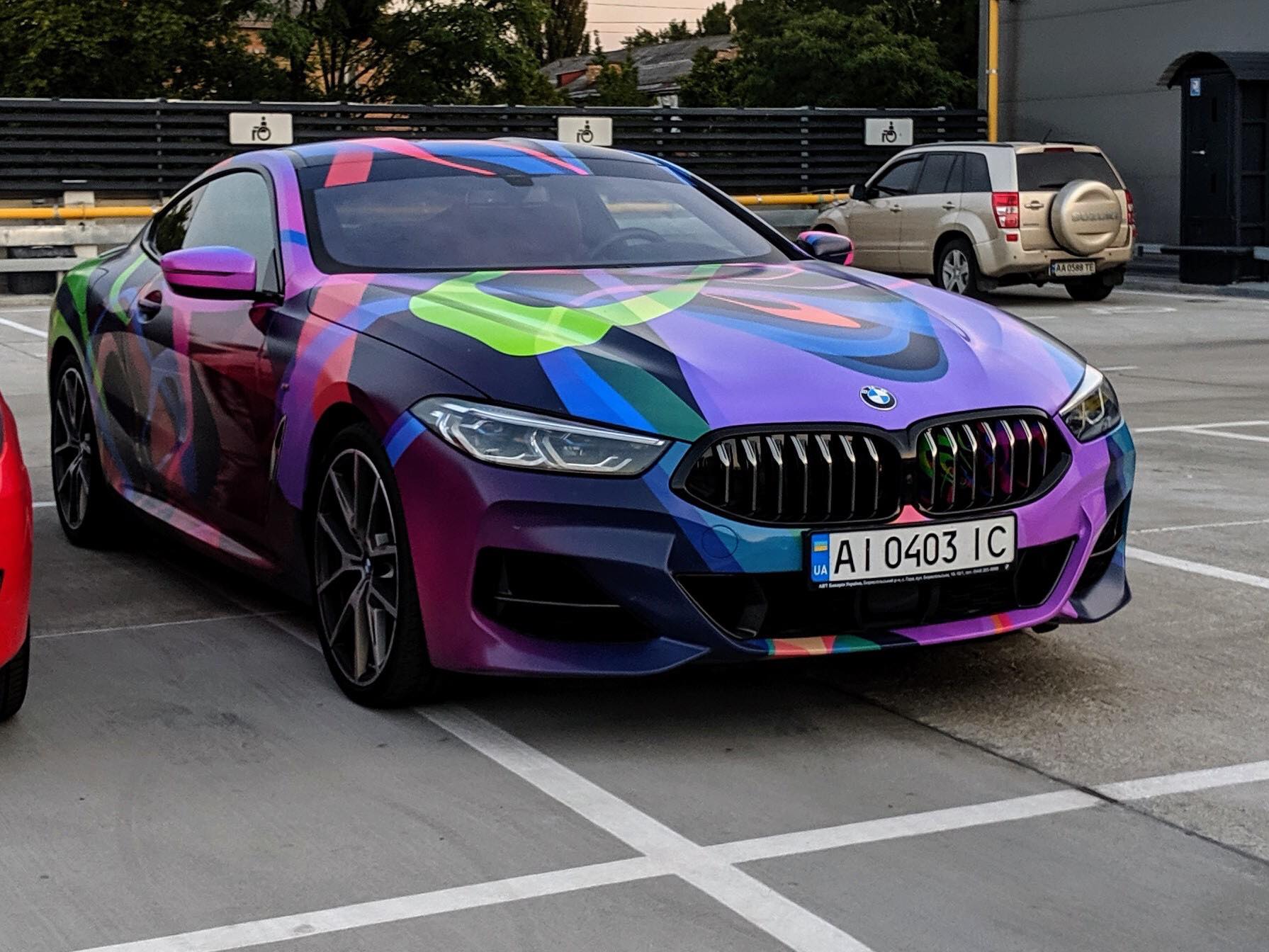 В Украине заметили невероятное психоделическое купе BMW