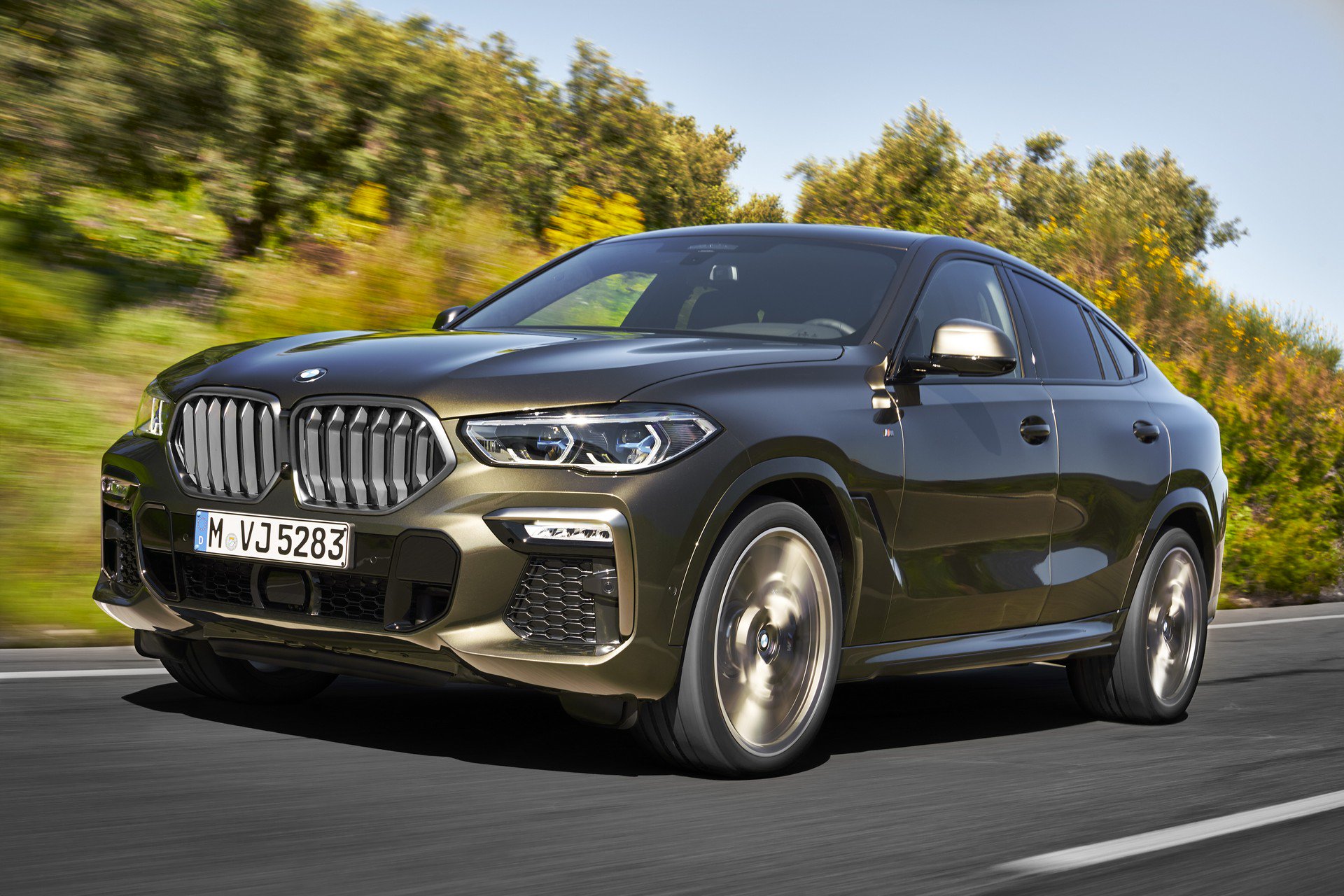 В Украине заметили новейший BMW X6 2020