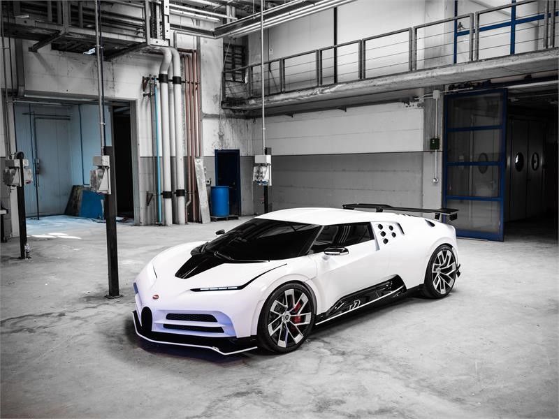 Новейший гиперкар Bugatti рассекречен на первых фото