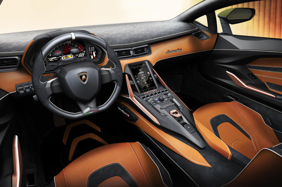 Первый гибрид Lamborghini стал самым быстрым авто в истории марки