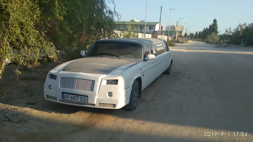 Украинцы построили самый ужасный клон Rolls-Royce на базе Волги