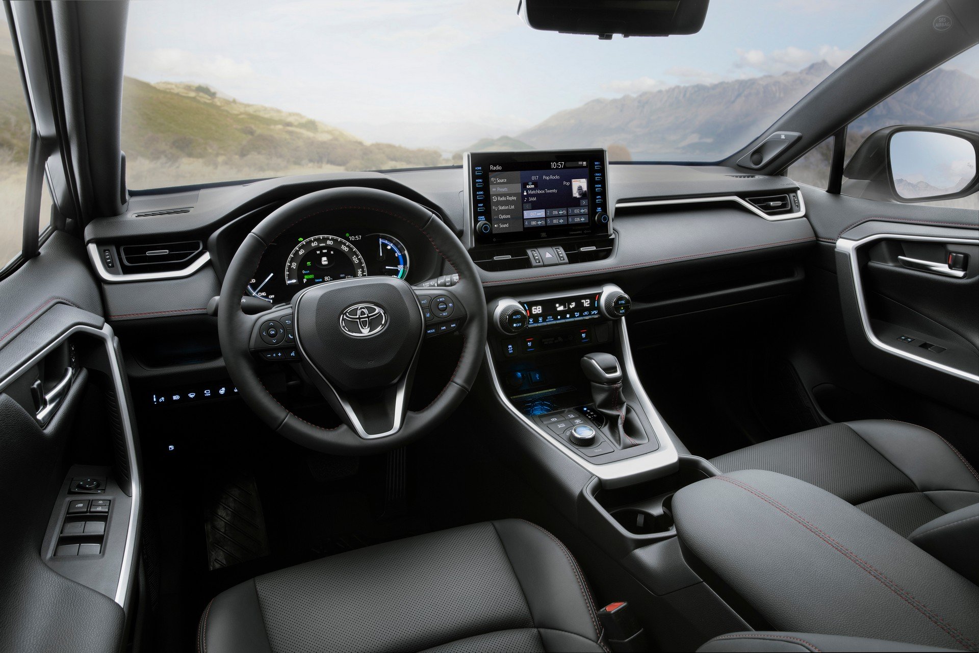 Топовая Toyota RAV4 2020 оказалась быстрее, чем VW Golf GTI