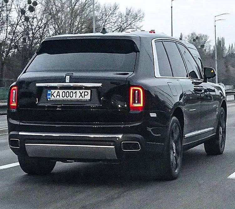 Устали считать! В Украине появился еще один внедорожник Rolls-Royce