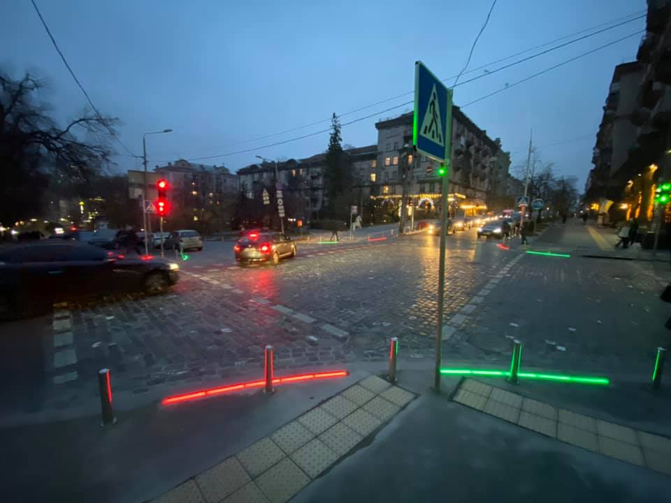 Новость одной картинкой: самый оригинальный светофор в Киеве