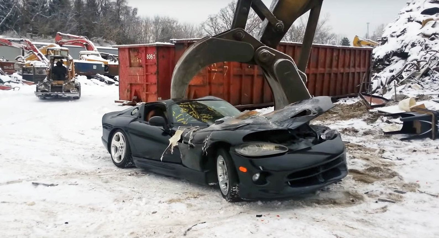 Мужские слезы: редчайшие Dodge Viper превратили в груду металла (видео)