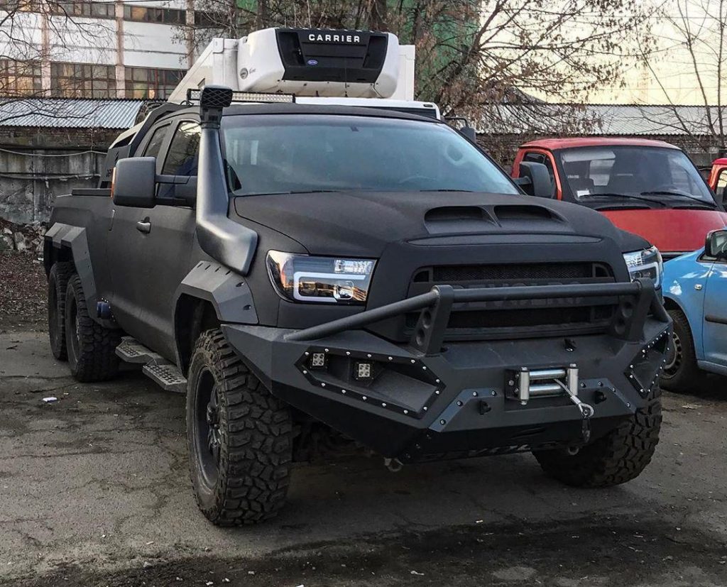 Toyota Tundra пикап с крышей