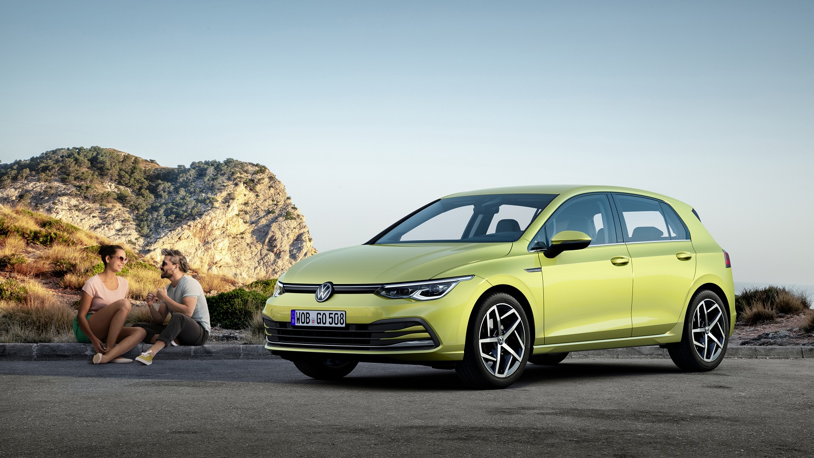 В Украине объявили цены на новый VW Golf 8 и они шокируют