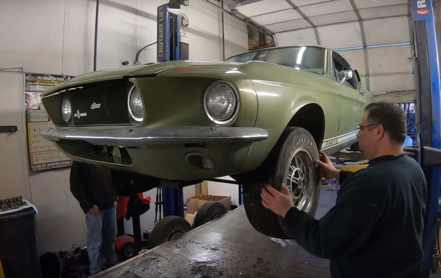 Культовый заряженный Ford Mustang 45 лет простоял в заброшенном гараже