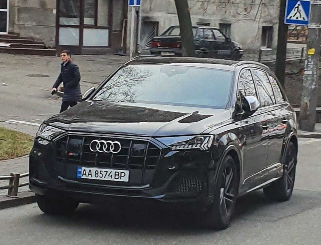В Киеве заметили новейший заряженный кроссовер Audi
