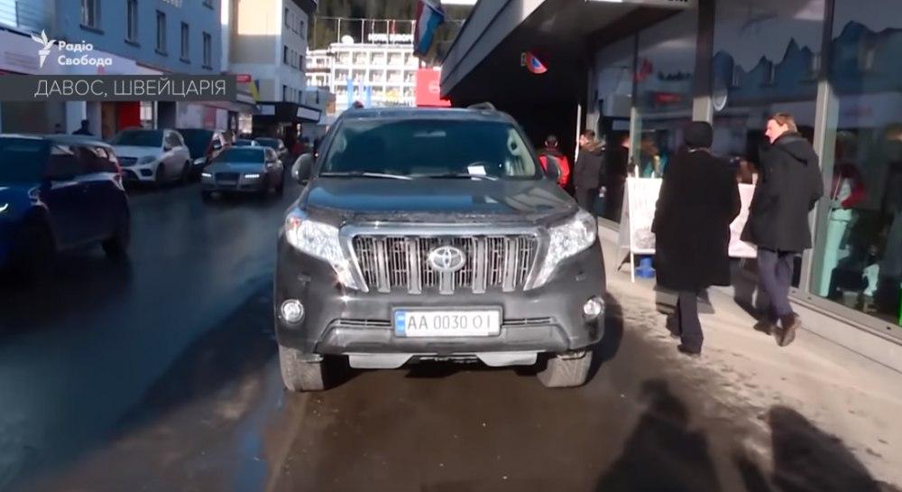 Украинца оштрафовали за парковку на тротуаре в Швейцарии