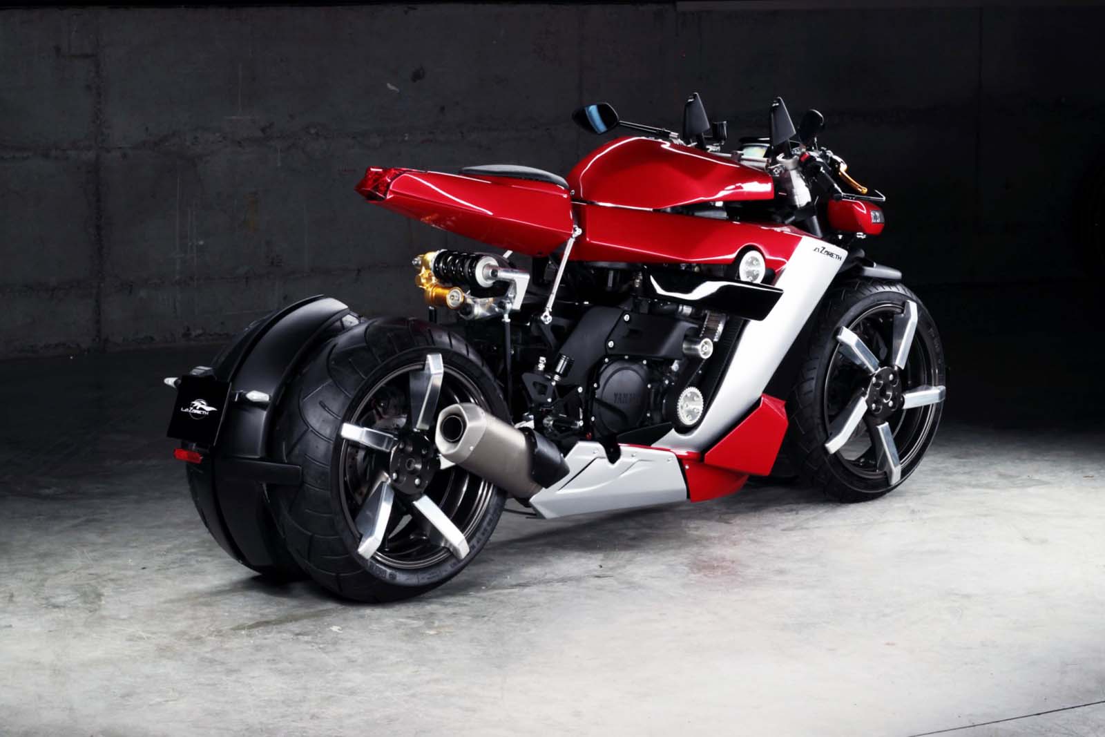 Спортбайк Yamaha превратили в безумный четырехколесный мотоцикл
