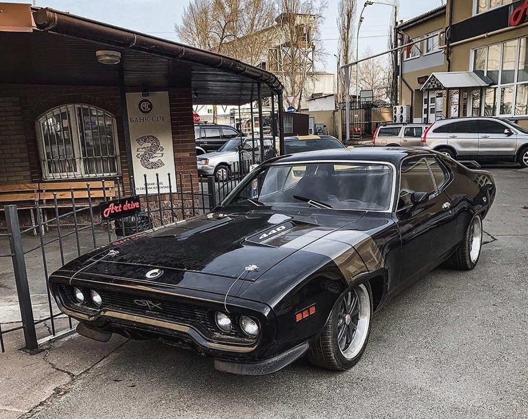 В Киеве заметили редчайший американский авто 70-х