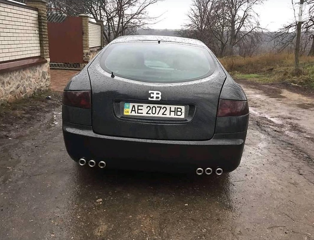 В Украине продают единственный в мире седан Bugatti ручной работы