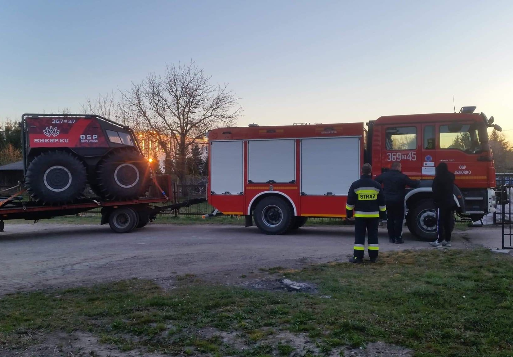 Украинские вездеходы Sherp помогают тушить пожары