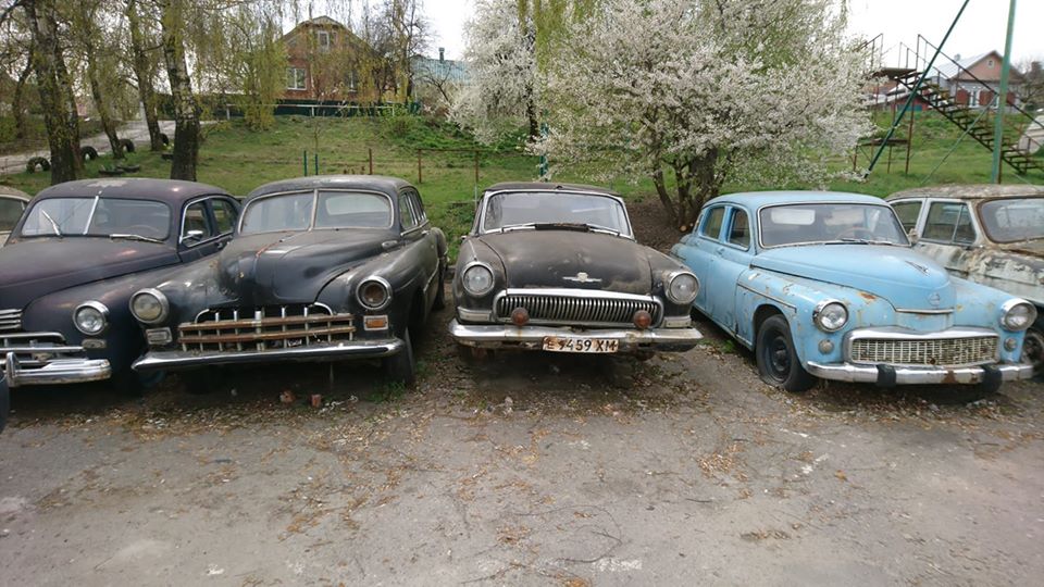 В Украине обнаружили стоянку с заброшенными ретро-авто