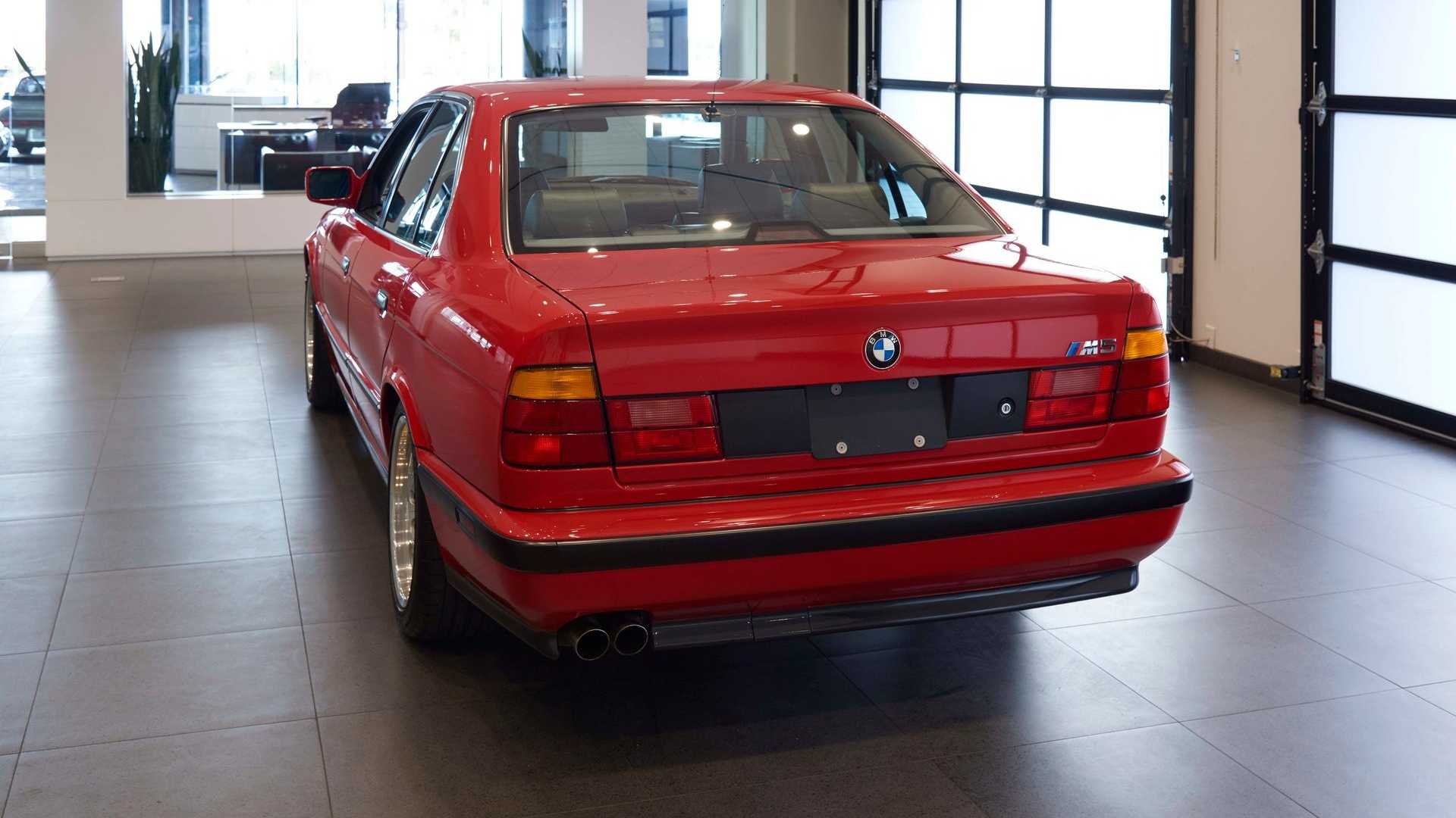 Старую 30-летнюю пятерку БМВ продают по цене нового BMW X5