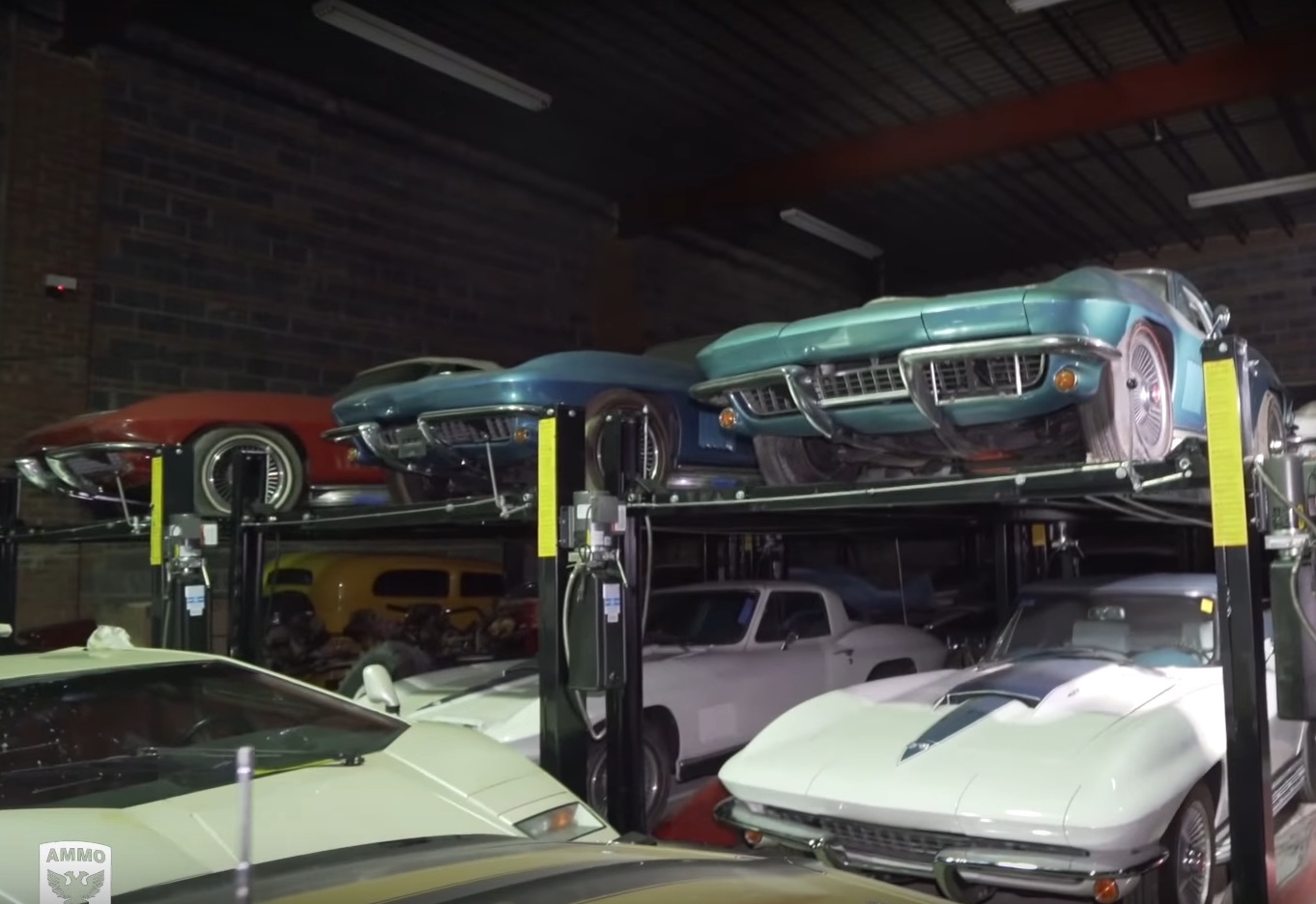 На заброшенном складе обнаружили три сотни редких суперкаров (видео)