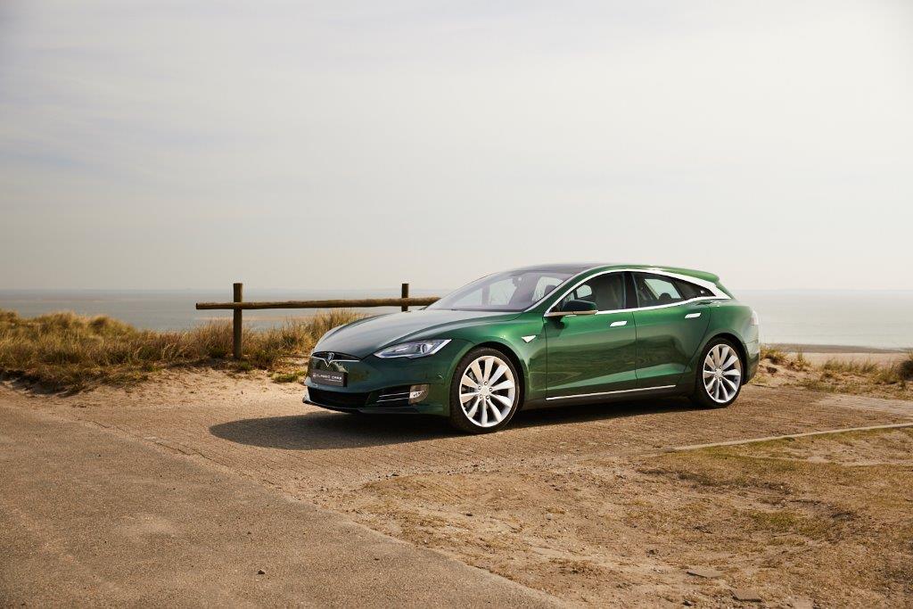 На продажу выставили уникальный универсал Tesla