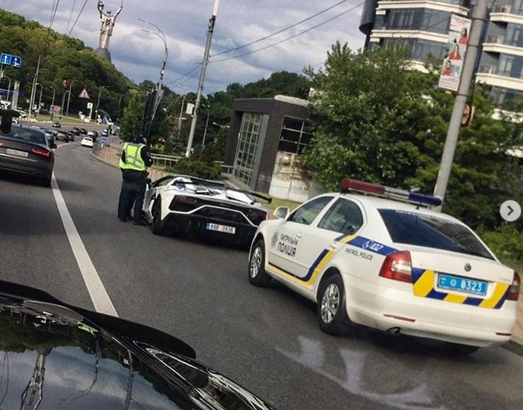 Киевская полиция остановила нерастаможенный суперкар за 650 тысяч евро
