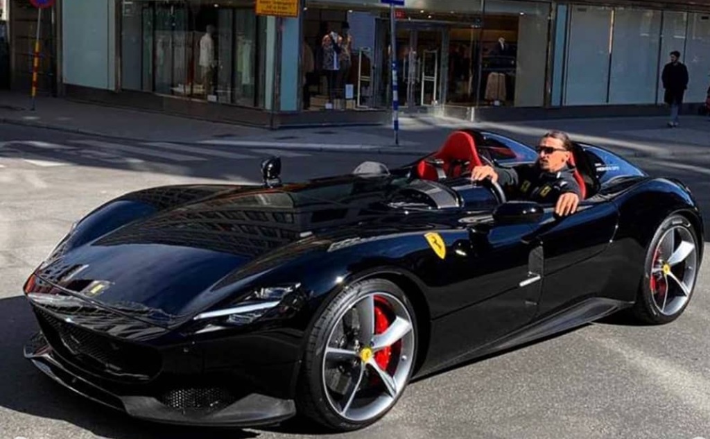 Звездный футболист засветил свой эксклюзивный трековый суперкар Ferrari