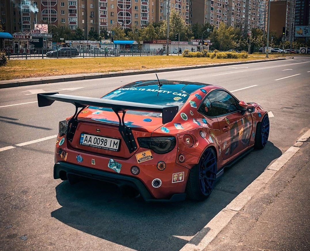 В Украине появился необычный коронавирусный автомобиль
